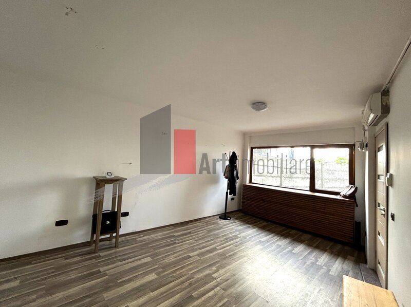 Zona ultracentrala, casa cu 2 camere P+1E.