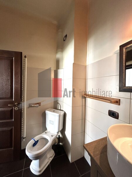 Zona ultracentrala, casa cu 2 camere P+1E.