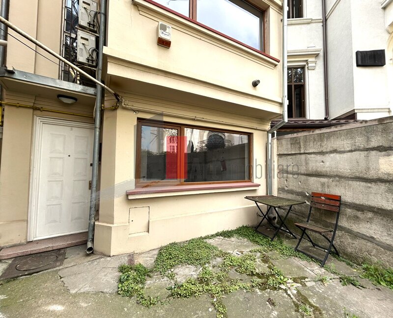Zona ultracentrala, casa cu 2 camere P+1E.